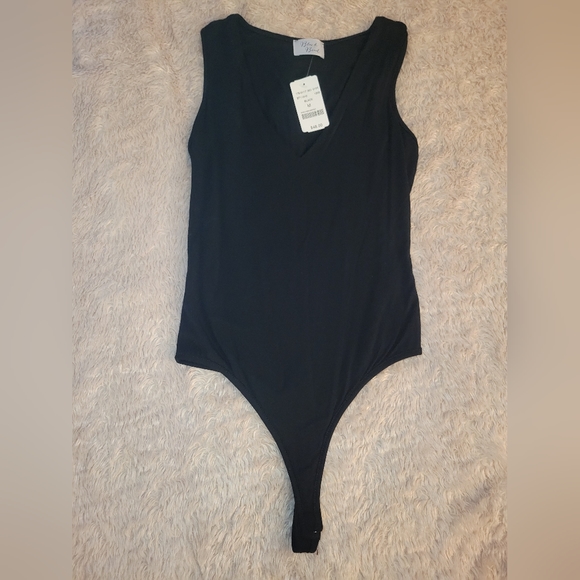 Mendocino Sleeveless Deep V-Neck Bodysuit, Size Medium - Picture 1 of 5
